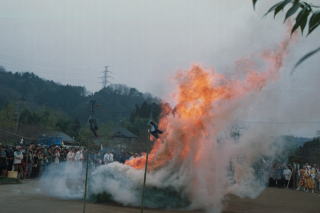秋川の火渡り祭
